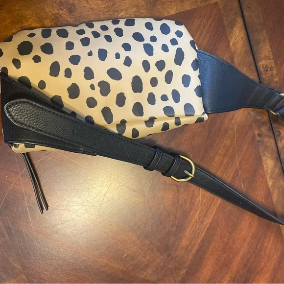Universal Thread Beige Dalmatian Print Crossbody Belt Bag with Black Strap - Picture 4 of 5